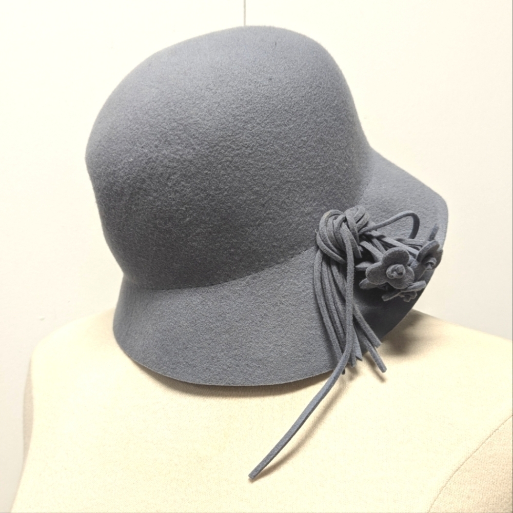 Wool Felt Cloche Hat in Periwinkle Blue Flower on Stem Detail Winter Retro - Picture 2 of 9